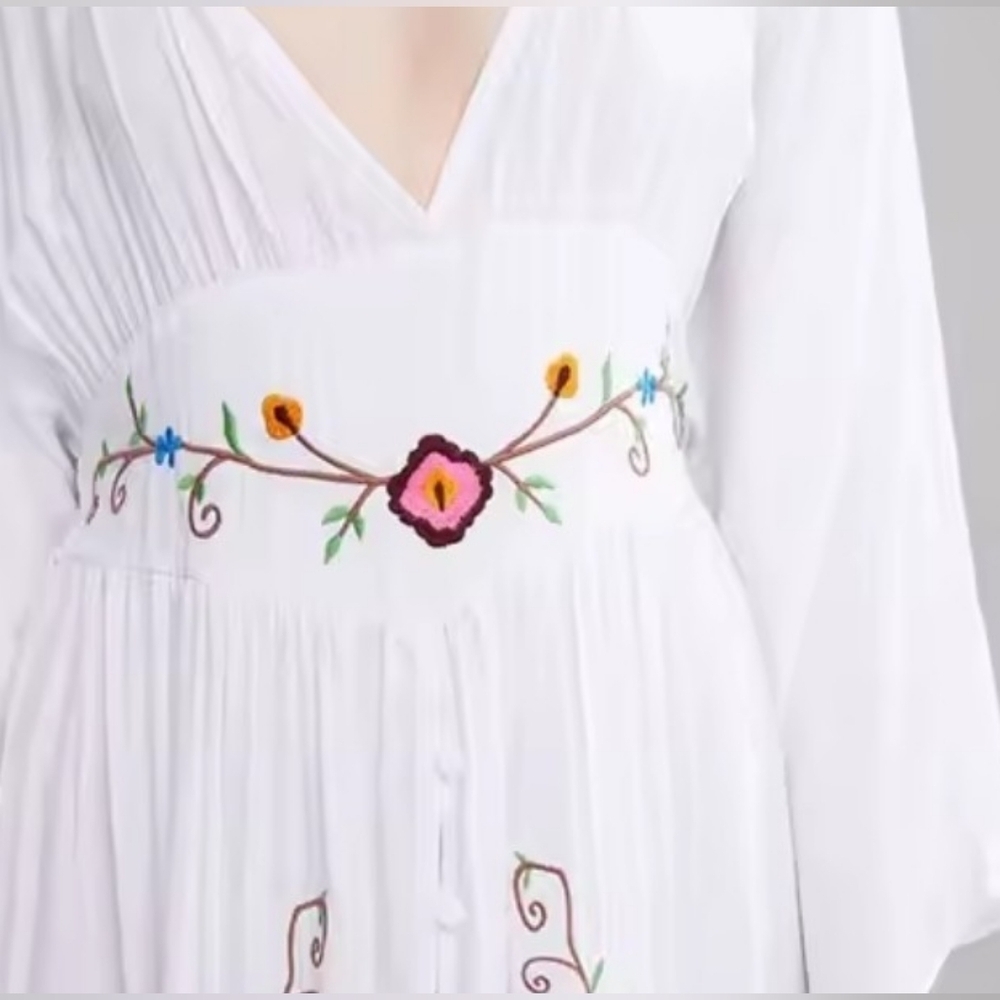 Chic White Floral Embroidered Long Sleeve Dress - Picture 7 of 15